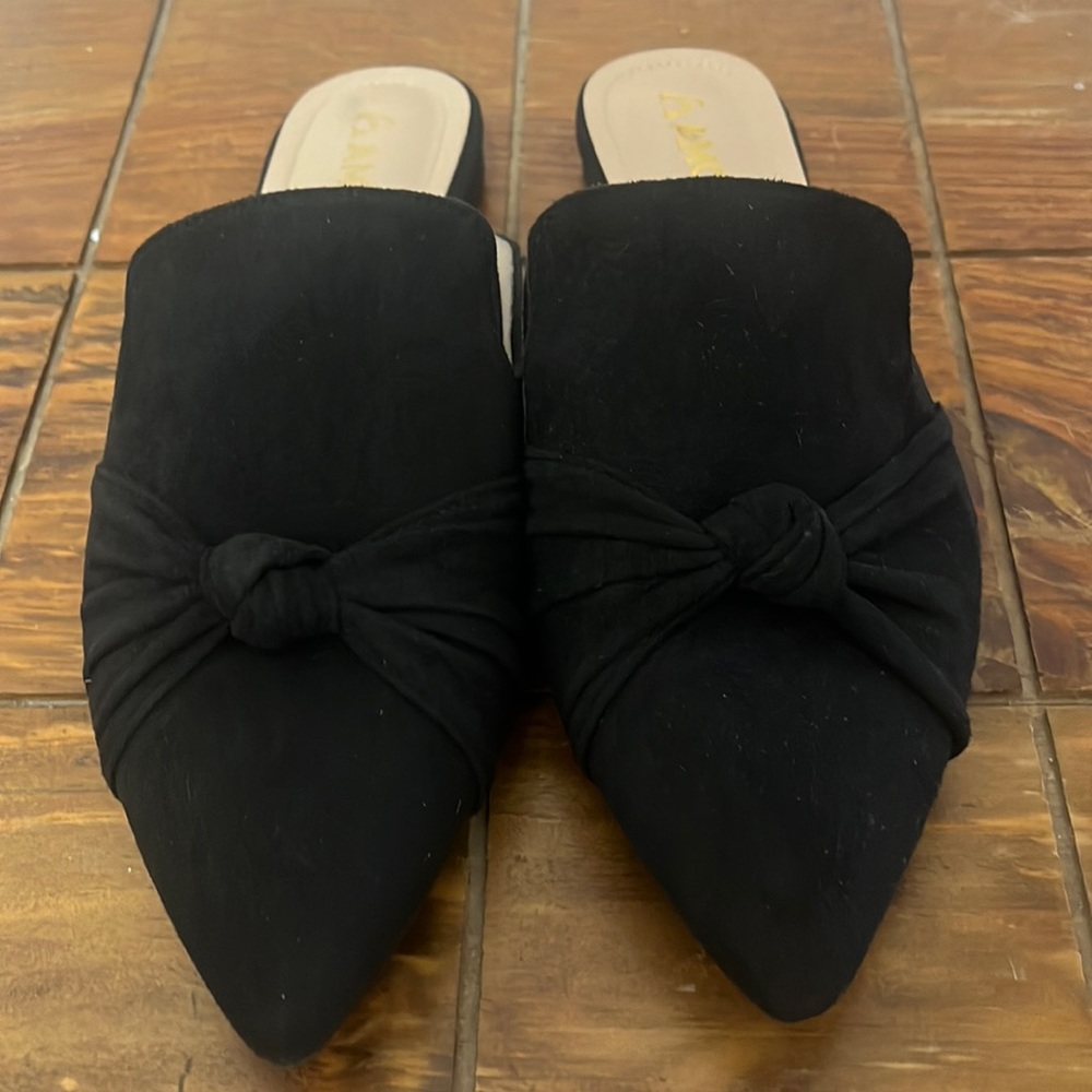 Amoji black mules